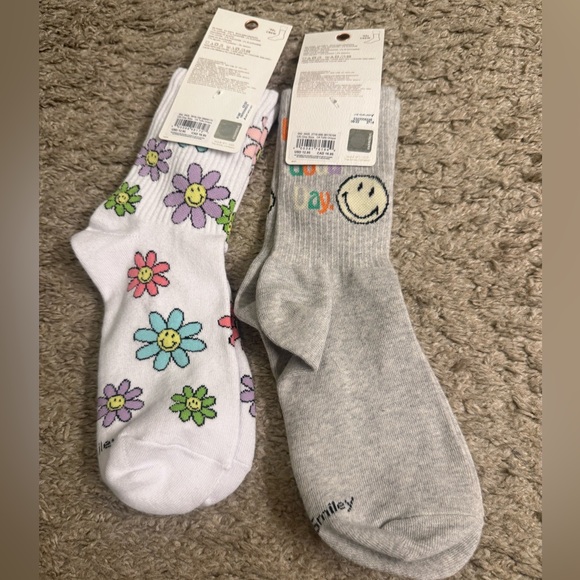 American Eagle AE Have a Good Day & Flower Smiley® Colorful ‘90s Crew Socks Set - Picture 2 of 15